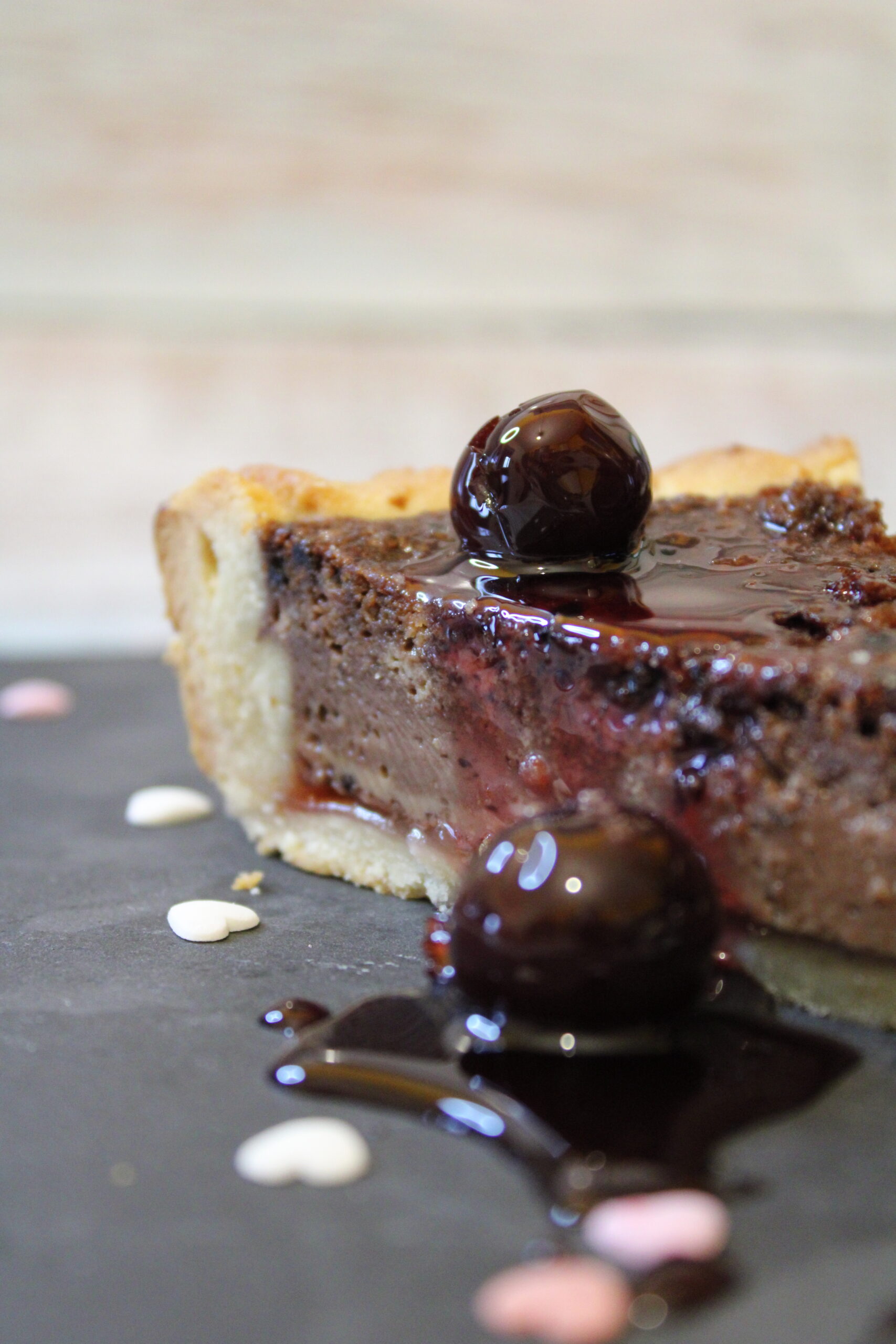 Tarta de chocolate y guindas