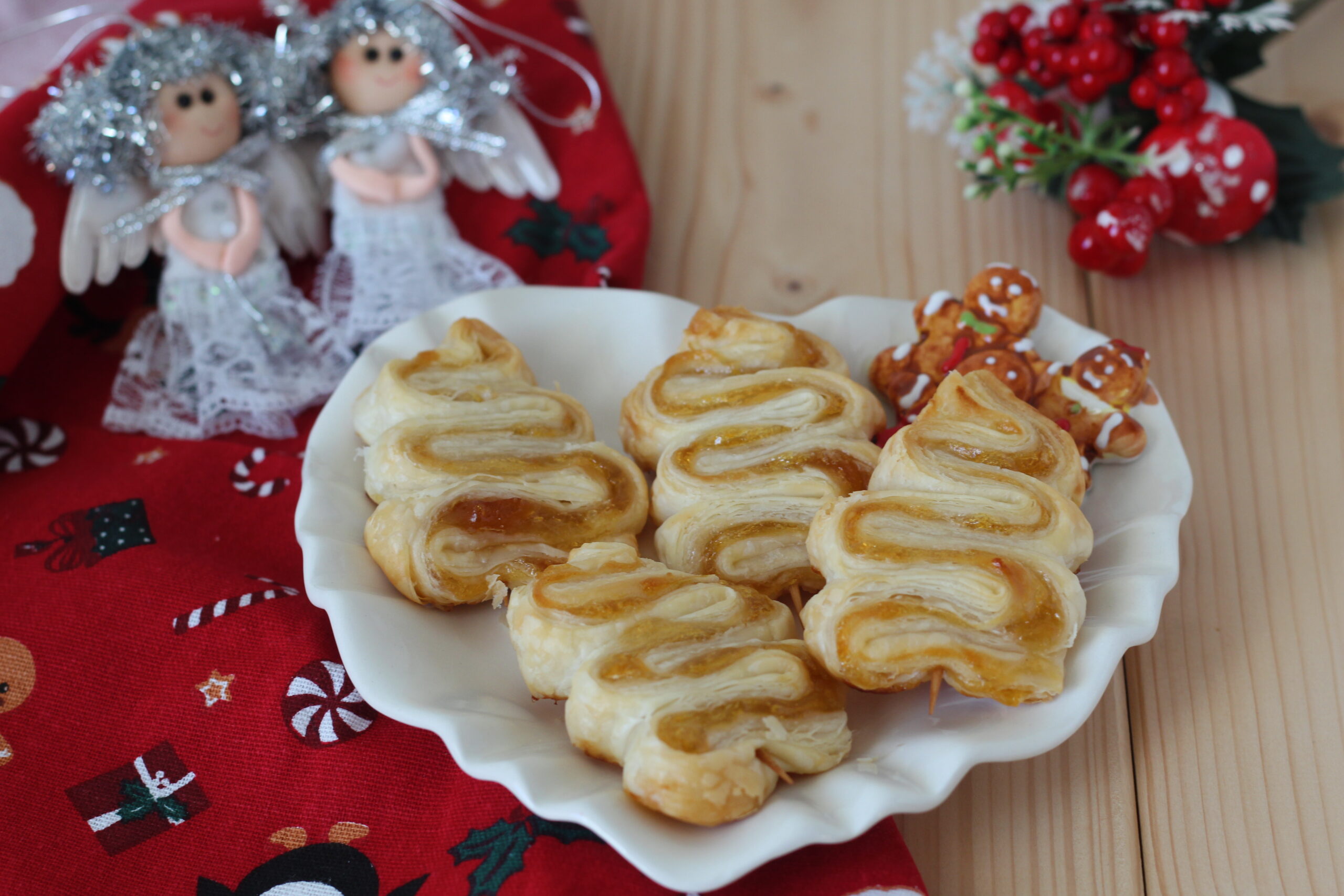 Arbolitos de Navidad de hojaldre con mermelada