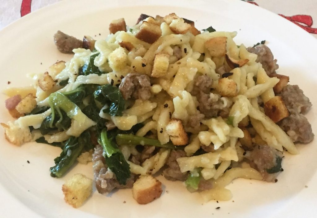 cavatelli cime di rapa salsiccia crostini