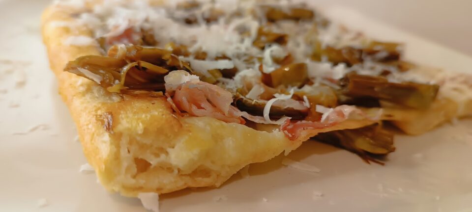 La pizza de repente… Alcachofas y panceta