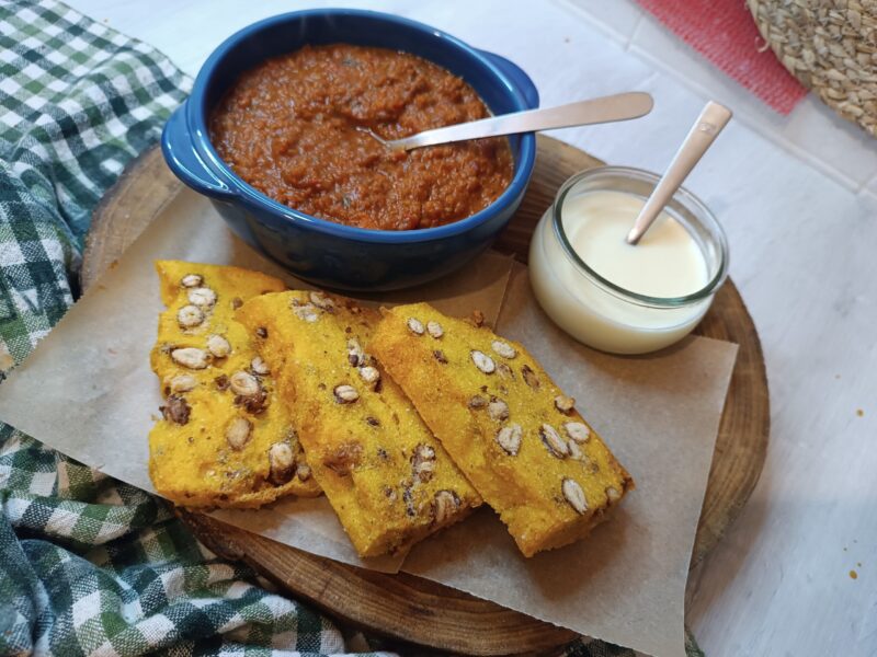 Polenta con ojos y bagna del diablo
