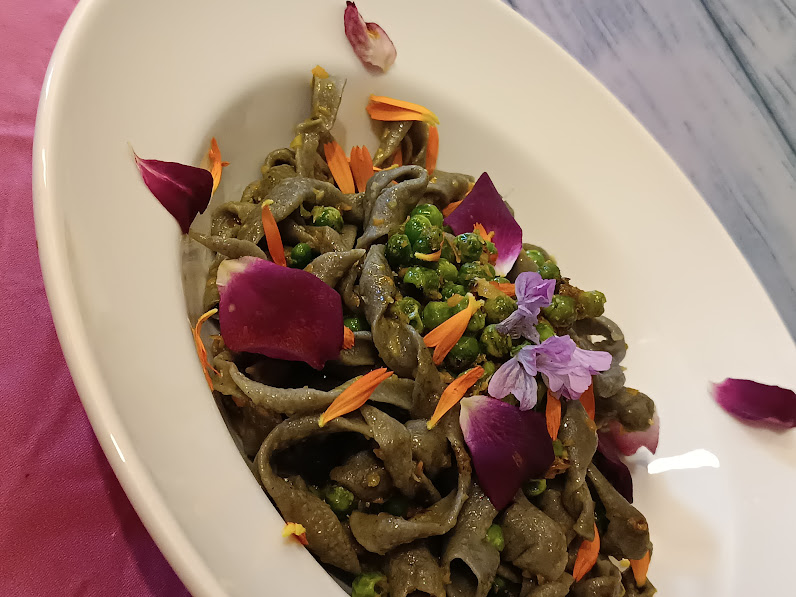 Fusilli de trigo tostado con verduras del huerto