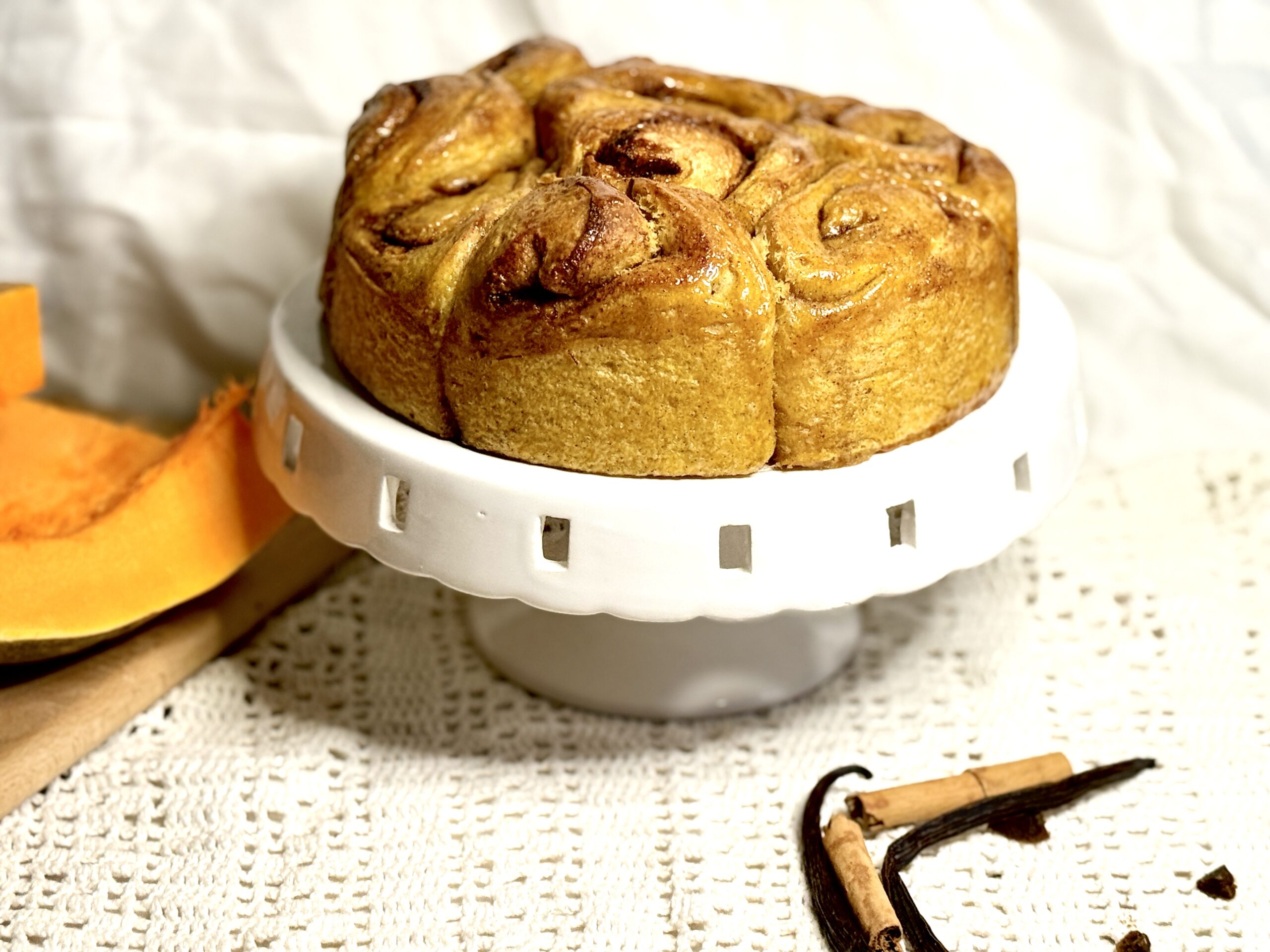 Tarta de rosas vegana de calabaza y canela