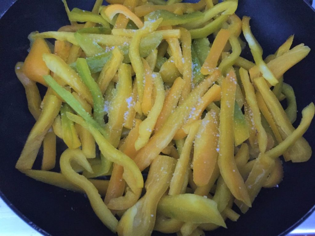 pimientos sartén anchoas pan rallado