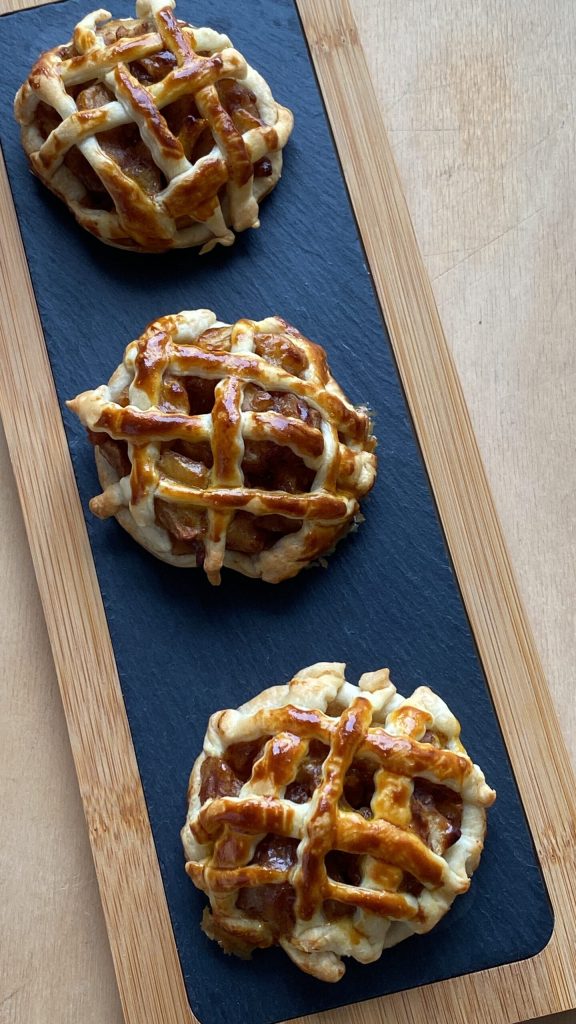 Tarta de manzana individual sin azúcar, sana y ligera