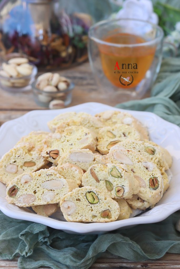 Cantucci con avellanas y pistachos
