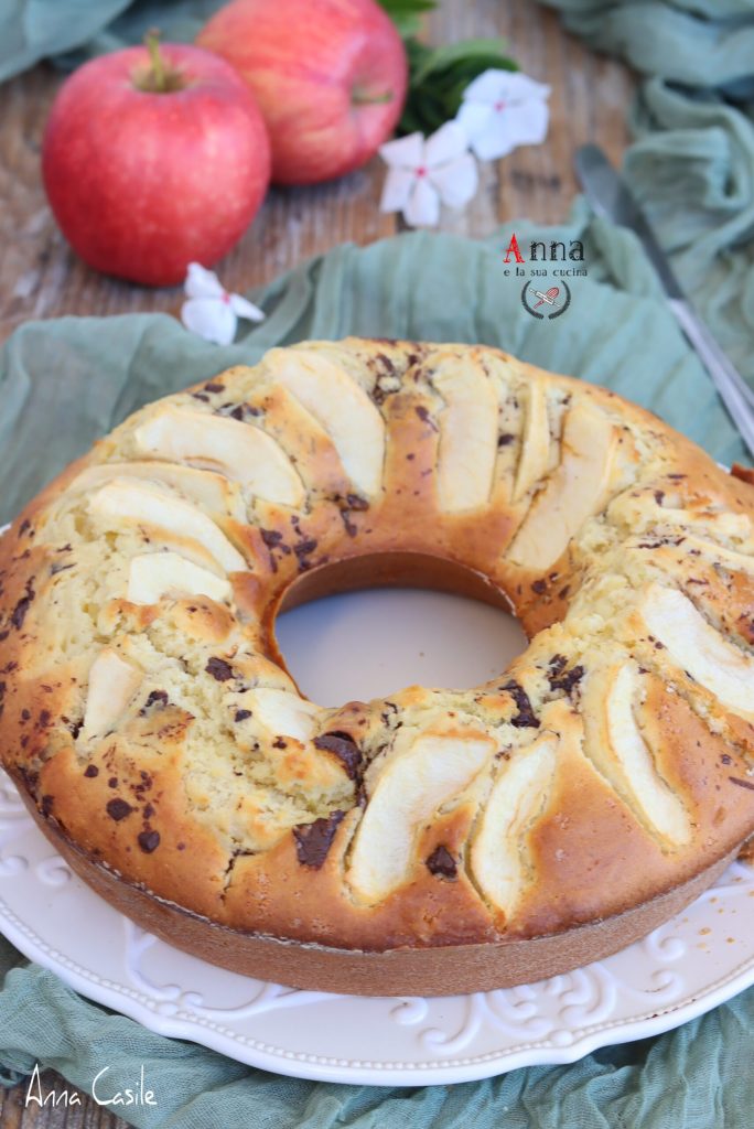 Rosquilla de leche con manzanas y chocolate