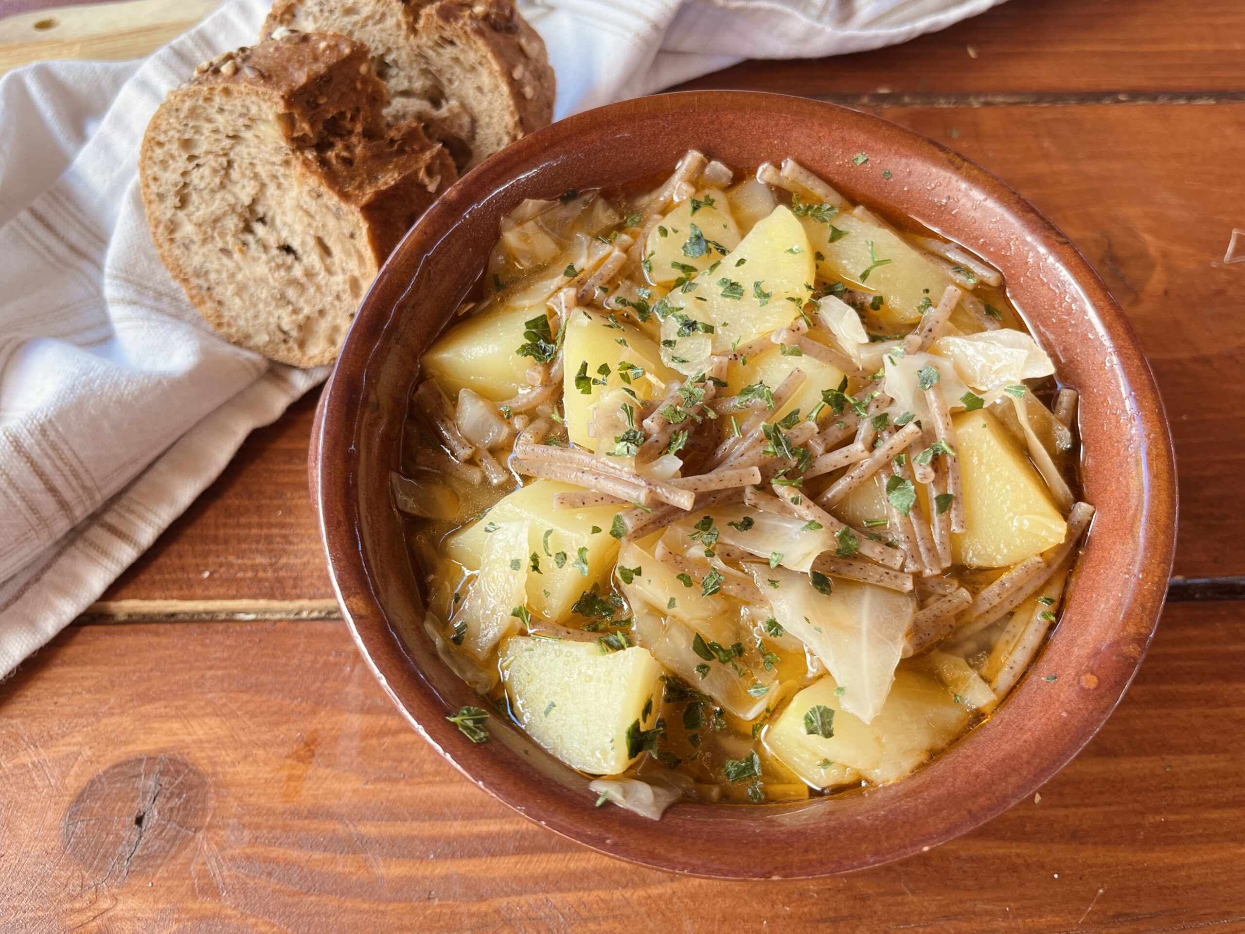Sopa de col con pasta de trigo sarraceno