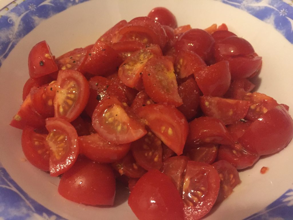 reginette con crema de aceitunas y tomatitos