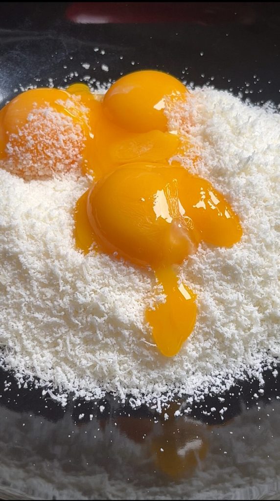 espaguetis carbonara cremosa guanciale crujiente