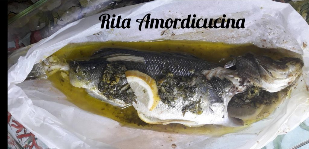 Lubina al papillote con patatas y hierbas