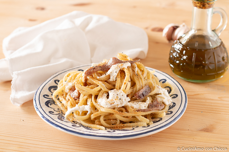 LINGUINE CON BURRATA Y ANCHOAS