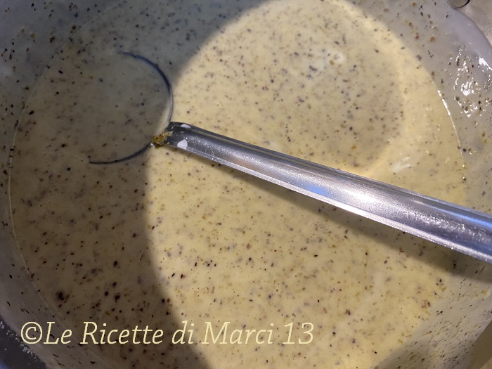 Lasaña de pistacho con mortadela y provola