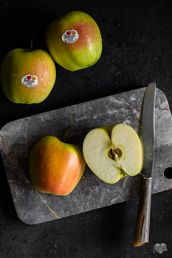Manzanas Hasselback con nueces