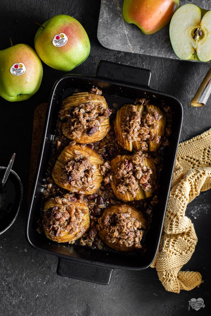 Manzanas Hasselback con nueces