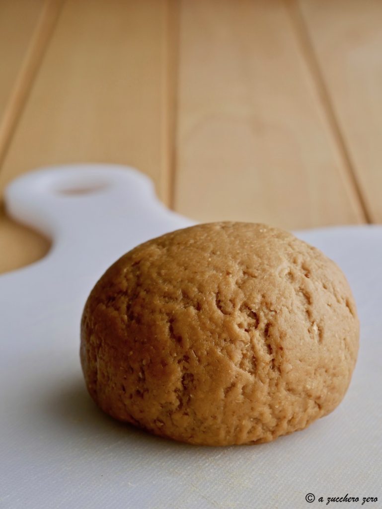 Obleas integrales crujientes y ligeras al horno para cannoli y pequeña repostería