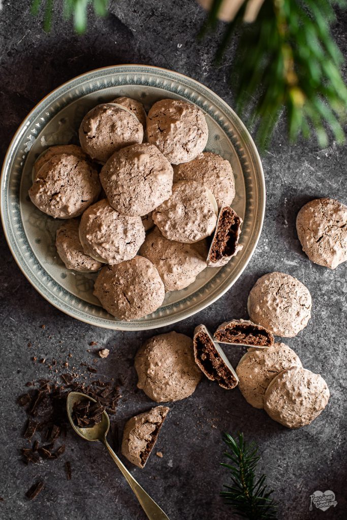 Merengues avellanas y chocolate