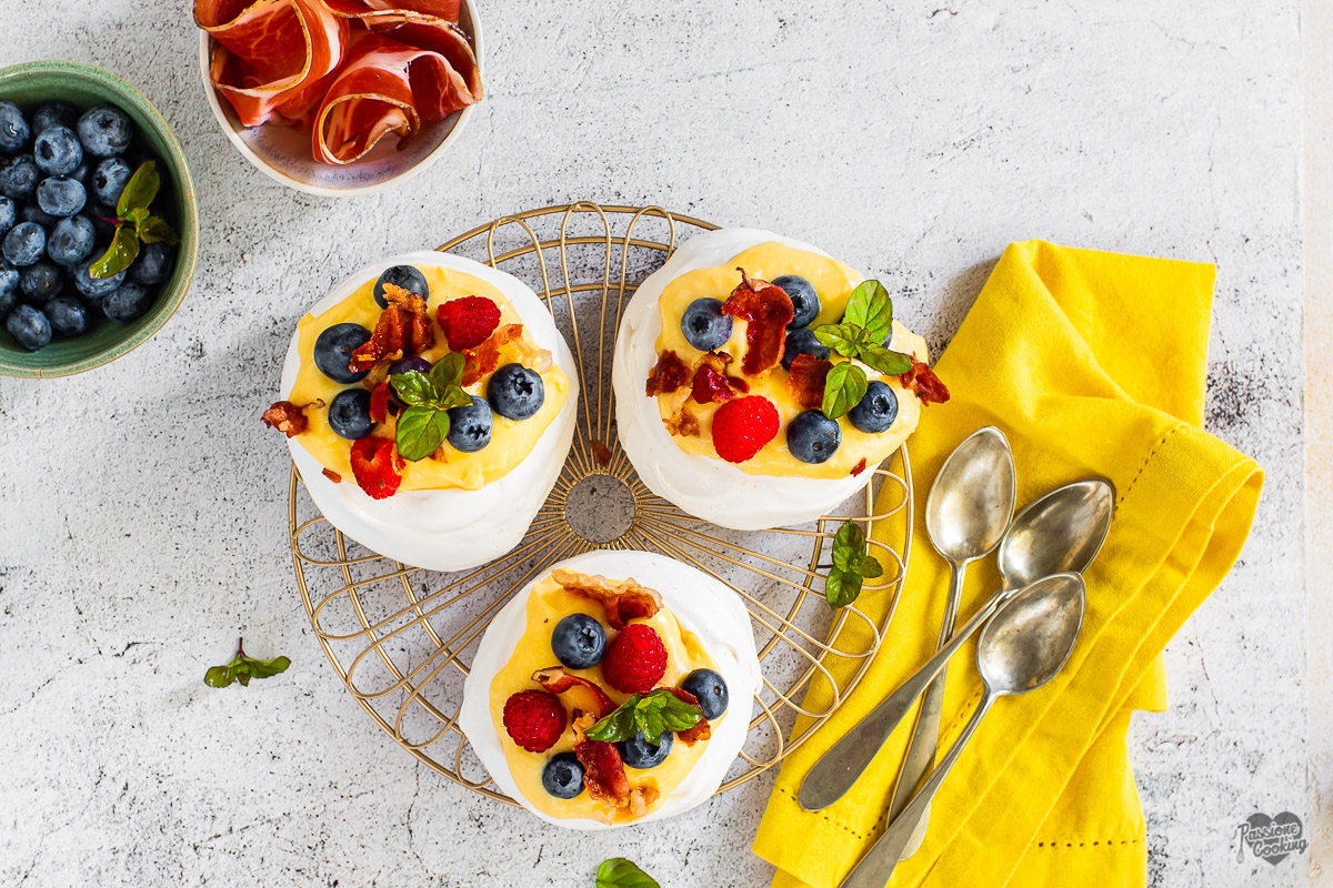 Mini pavlovas dulces con Speck Alto Adige IGP