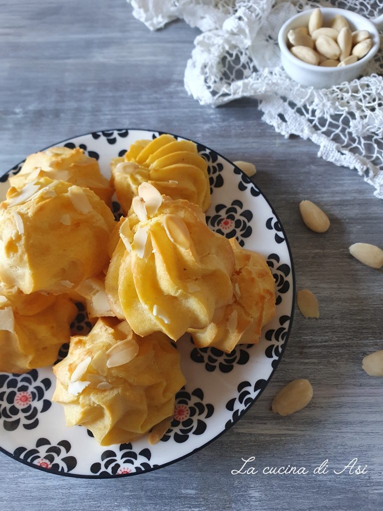 Mini gougères parmesano y almendras