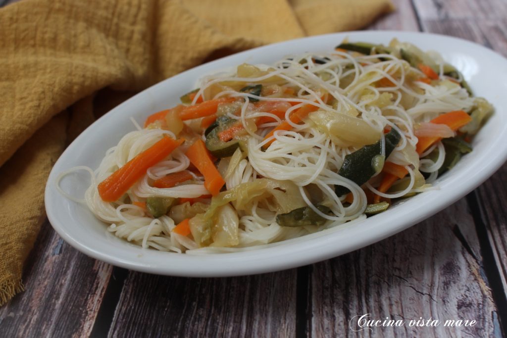 Noodles con verduras Cocina vista al mar