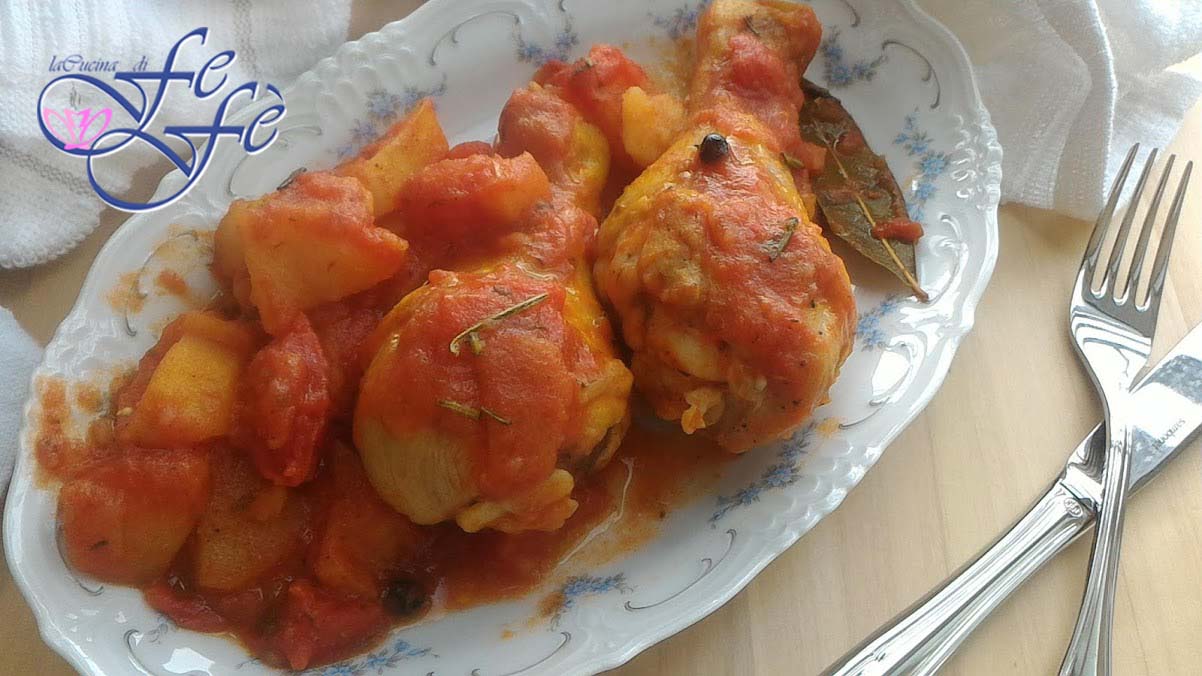 MUSLOS DE POLLO EN LA SARTÉN CON PATATAS Y TOMATITOS
