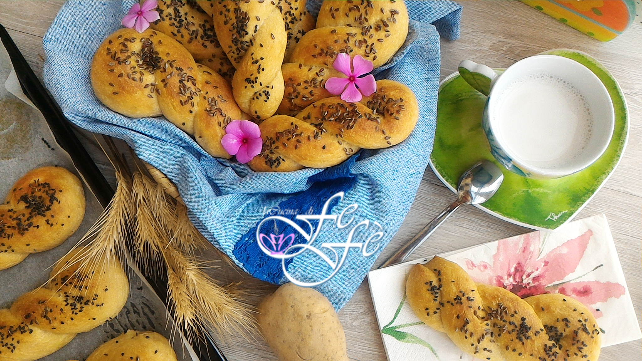 TRENZAS DULCES CON SEMILLAS (MASA CON PATATAS)
