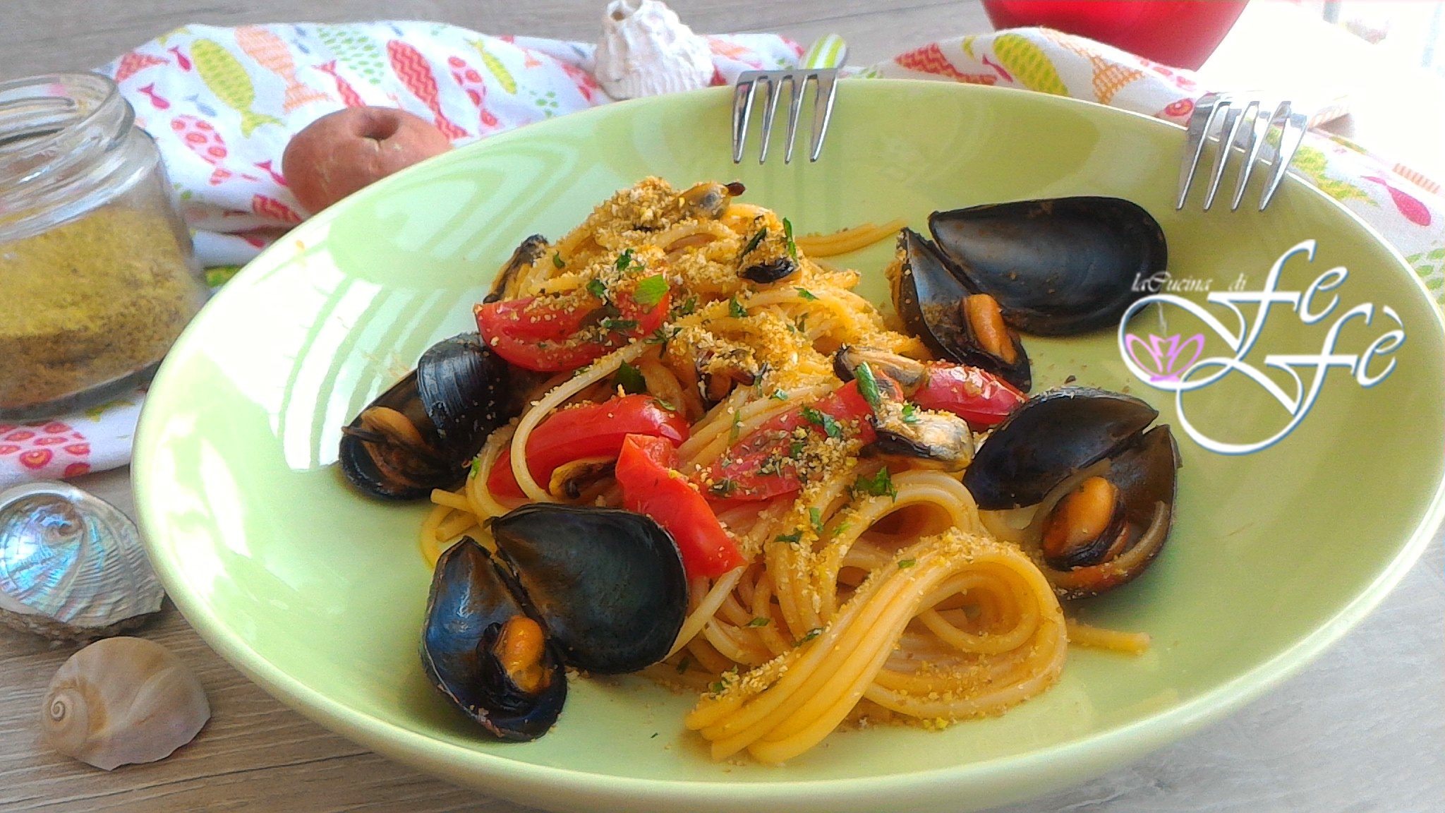 ESPAGUETIS CON MEJILLONES Y PAN RALLADO DE PISTACHO