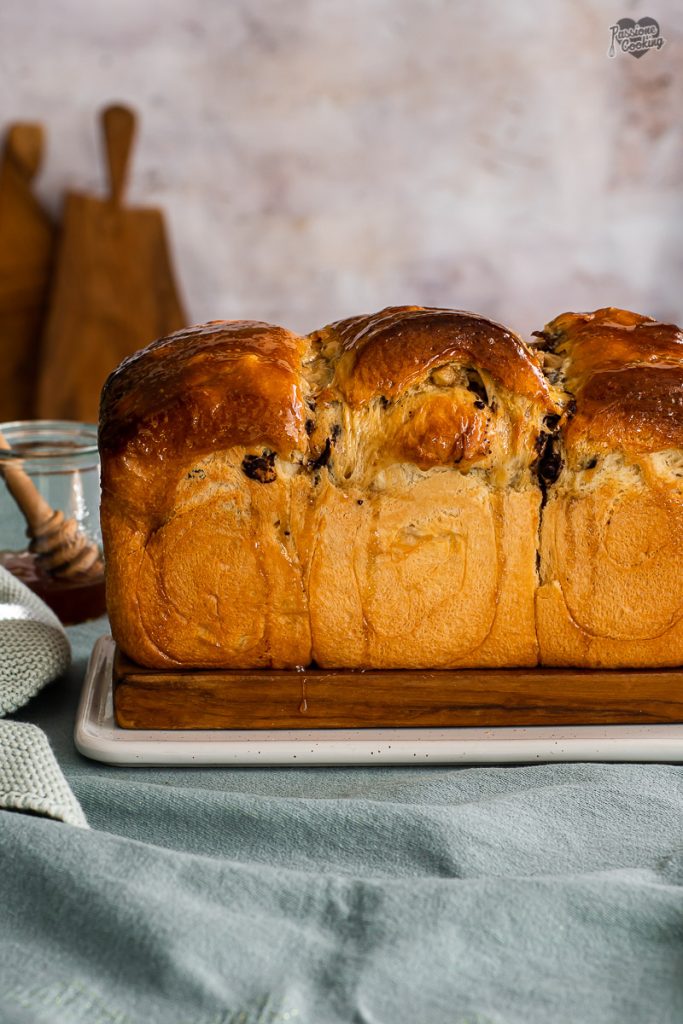 Pan brioche con manzanas y chocolate