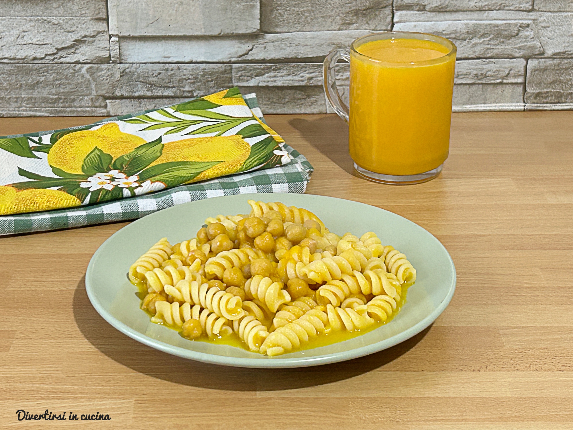 Pasta con garbanzos y crema de calabaza