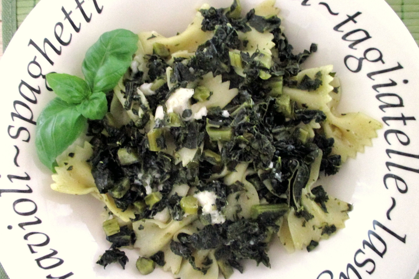 Pasta con col rizada cremosa