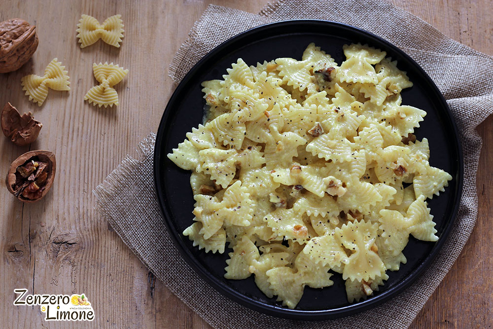 Pasta con queso cremoso y curry