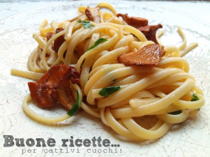 Pasta larga con setas chantarela