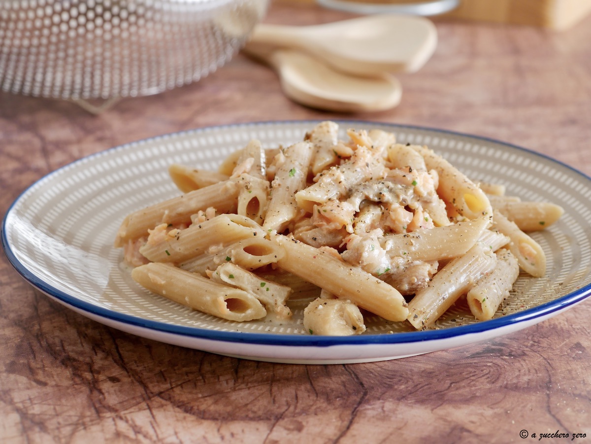 Pasta con setas porcini y salmón light | receta cremosa sin nata