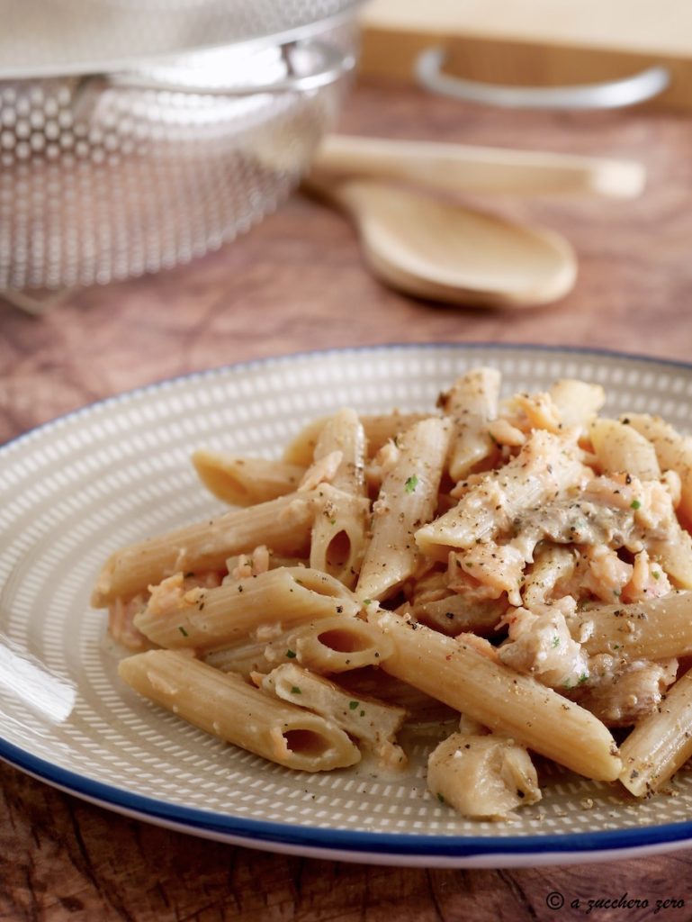 Pasta con setas porcini y salmón light | receta cremosa sin nata