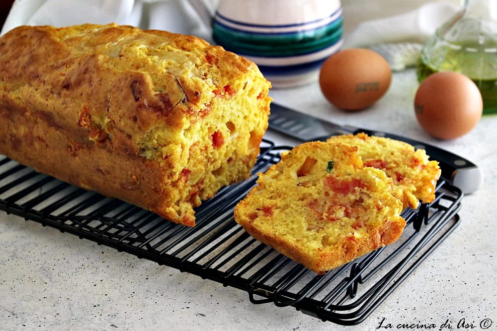 Pastel salado con tomates cherry y scamorza