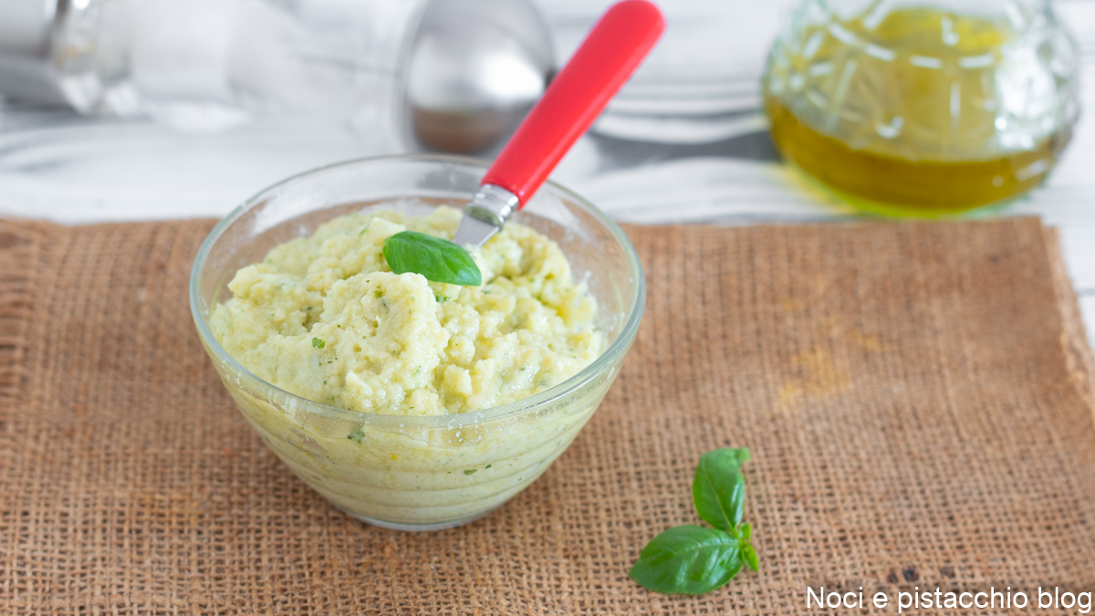 Pesto de almendras y limón