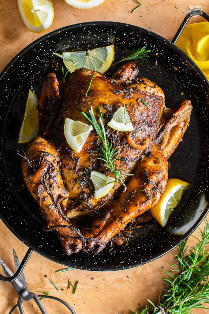 Pollo al horno con romero y limón