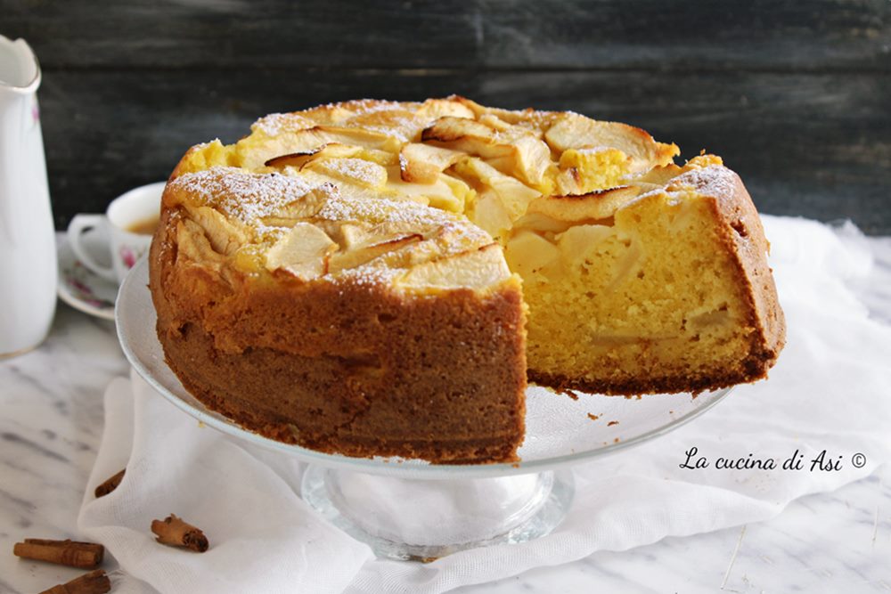 Postre rico en manzanas y mascarpone