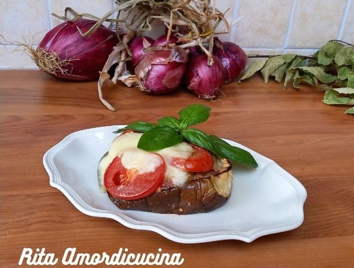 Copa de berenjena a la caprese al horno
