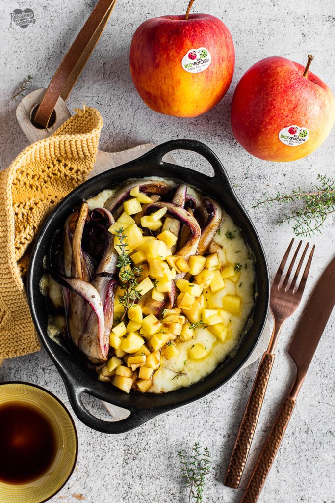 Queso fundido con radicchio salteado y manzanas Pinova bio