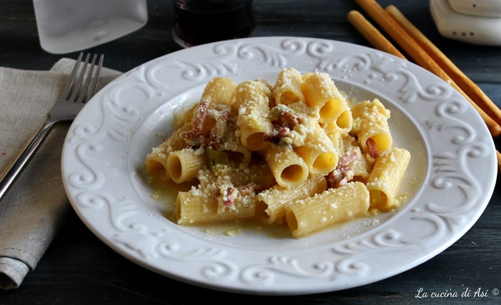 RIGATONI con puerros y speck