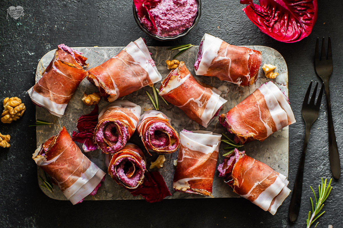 Rollitos de Speck Alto Adige IGP con crema de radicchio