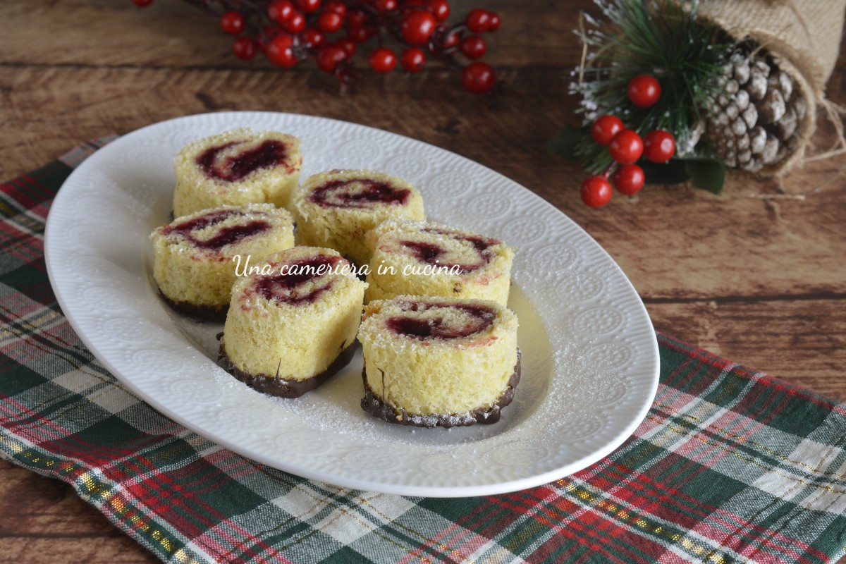 Rollitos de pandoro con mermelada y chocolate