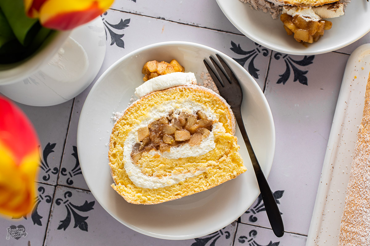 Rollo relleno de manzanas especiadas