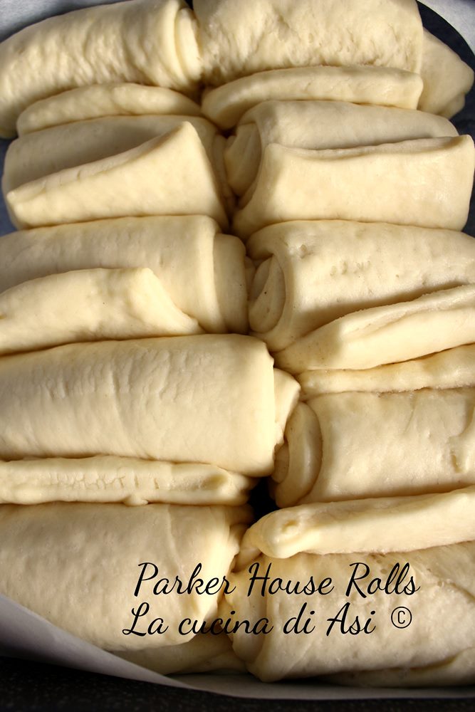 Rollos Parker House listos para hornear