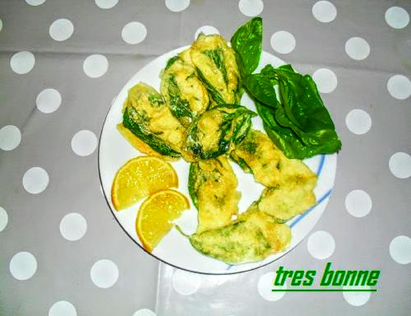 Hojas de albahaca en tempura