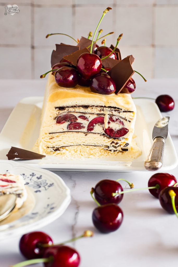 Semifrío de vainilla con cerezas