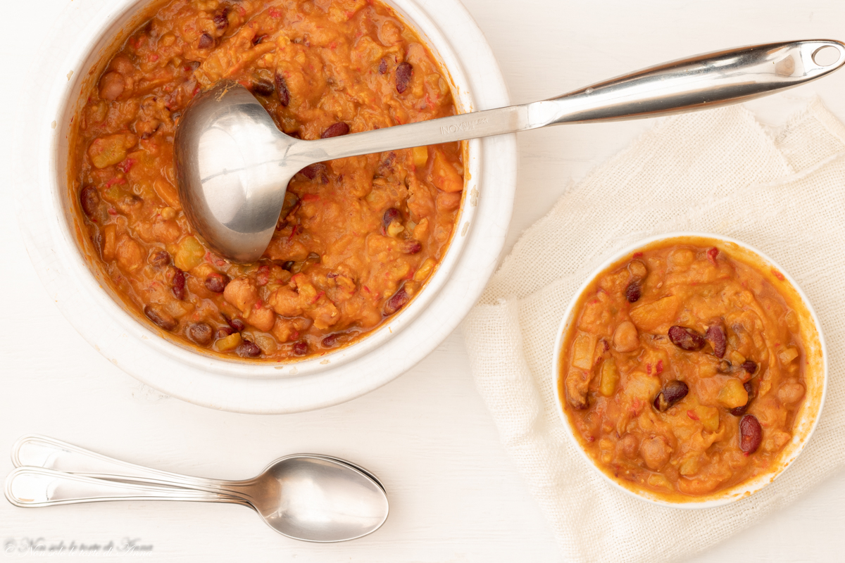 Sopa vegetariana de judías y verduras