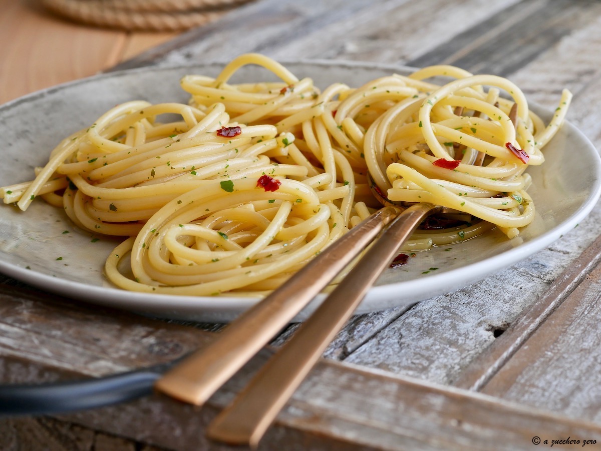 Spaghetti ajo, aceite y guindilla light | con medidas para un bajo impacto glucémico
