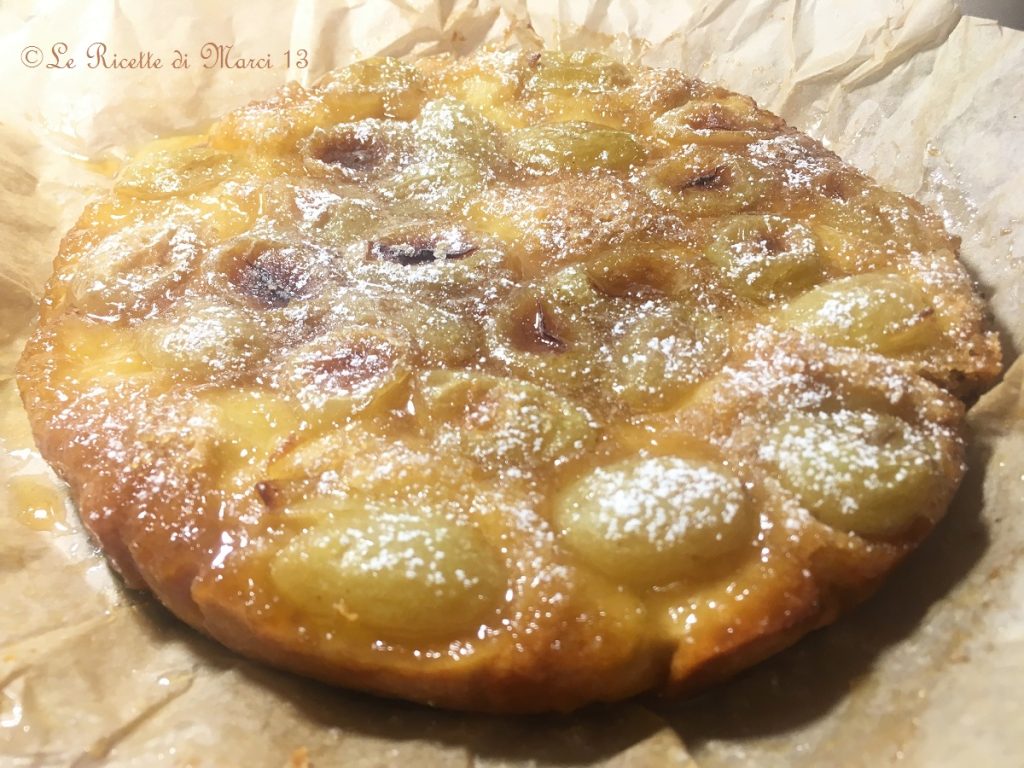 Tarta blanda con uva